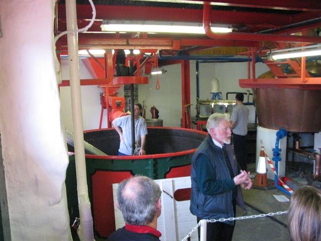 Draff wird bei der Edradour Distillery verladen