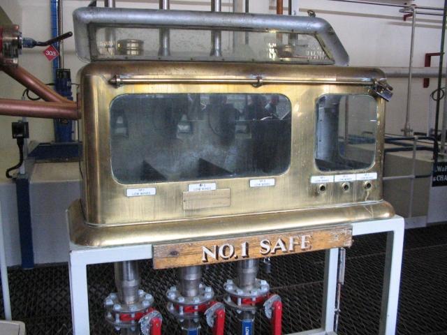 Spirit Safe Nummer 1 der Glendullan Distillery