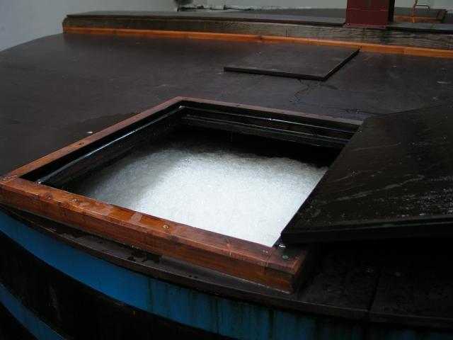 Weitere Ansicht einer Washback der Glendullan Distillery