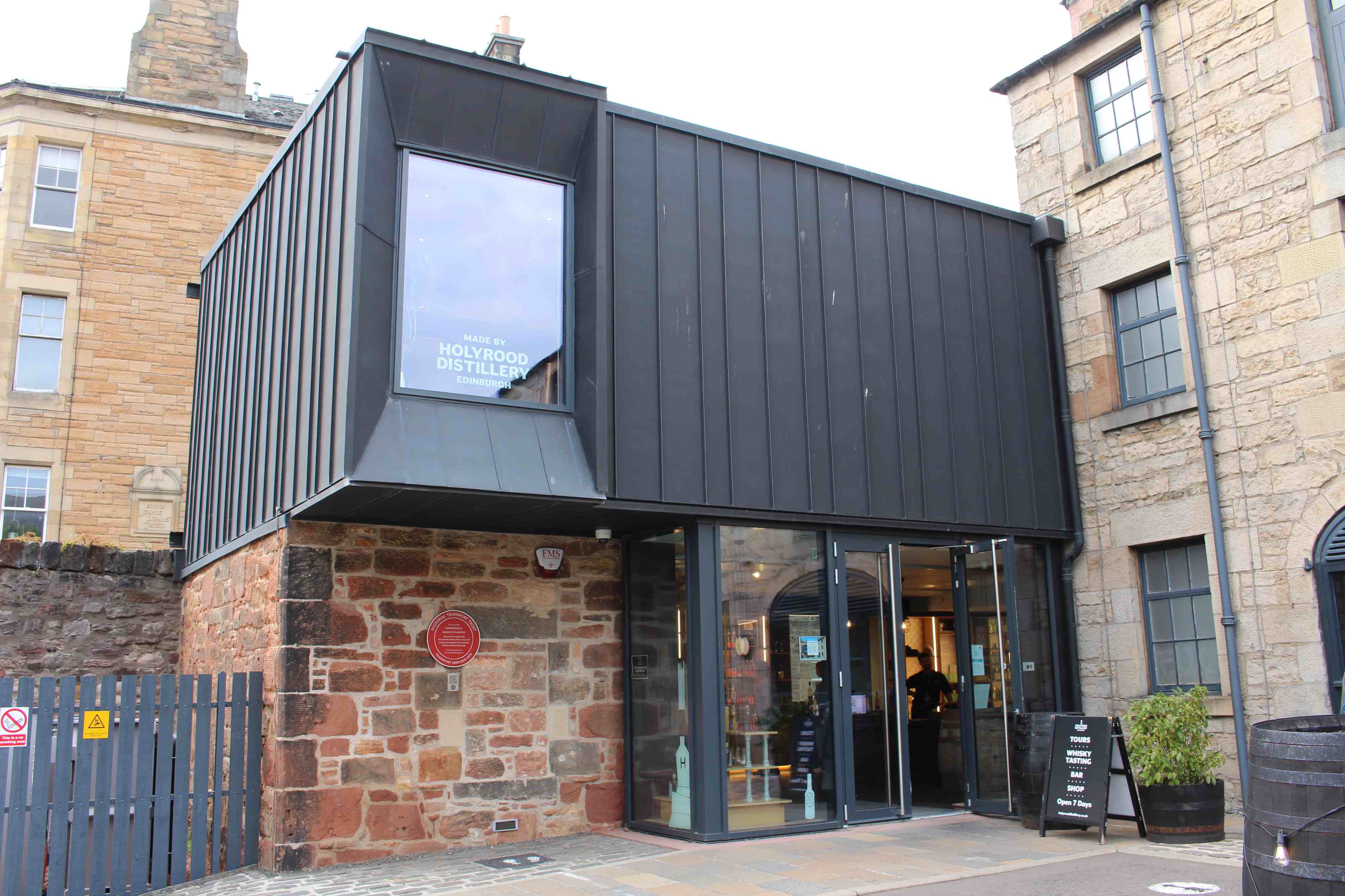 Fassade der Holyrood Distillery
