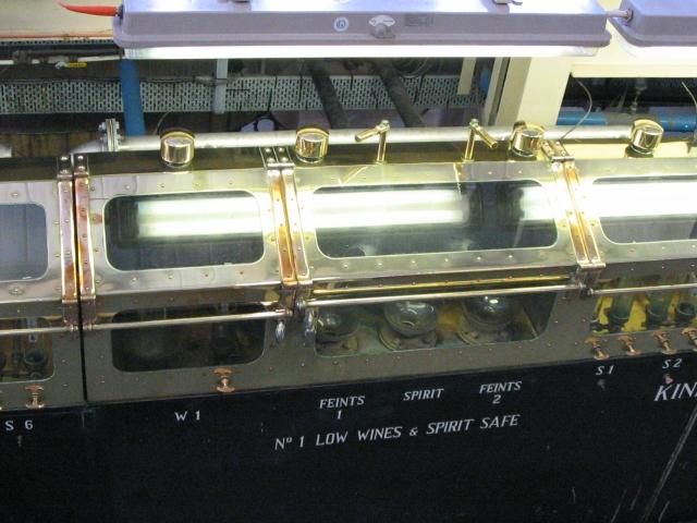 Spirit Safe mit Beschriftung für Low Wines und Spirit