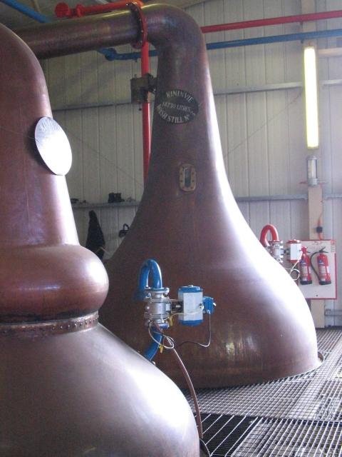 Wash Still der Kininvie Distillery mit Größenangabe