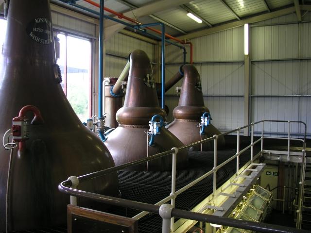 Brennblasen der Kininvie Distillery im Überblick