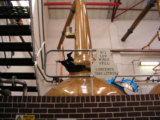No. 1 Low Wines Still der Mortlach Distillery mit Wee-Witchie-Motiv