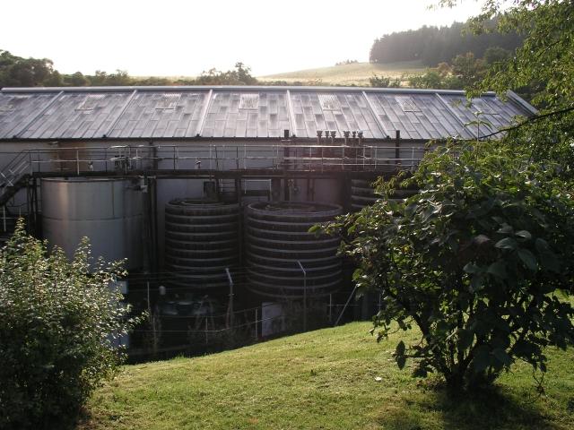 Worm Tub Anlage im Außenbereich der Mortlach Distillery